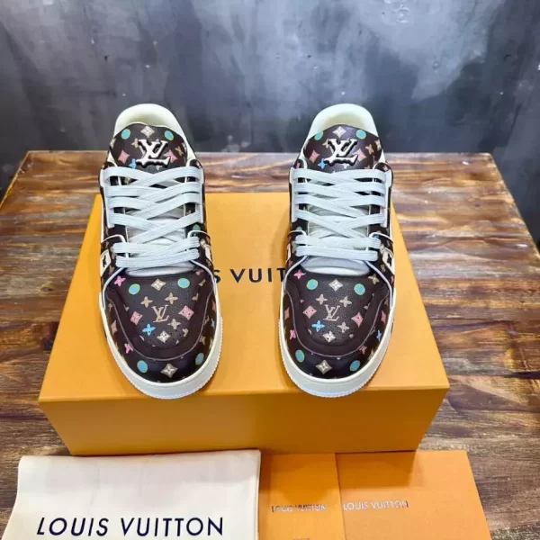 Louis Vuitton Trainer Sneaker - LS207