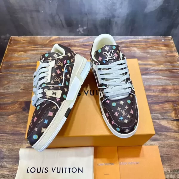 Louis Vuitton Trainer Sneaker - LS207