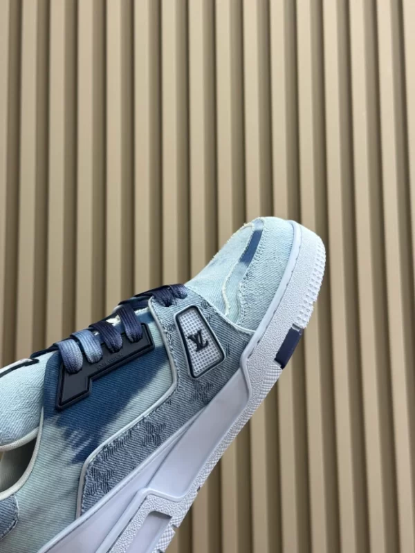 Louis Vuitton Trainer Sneaker - LS209