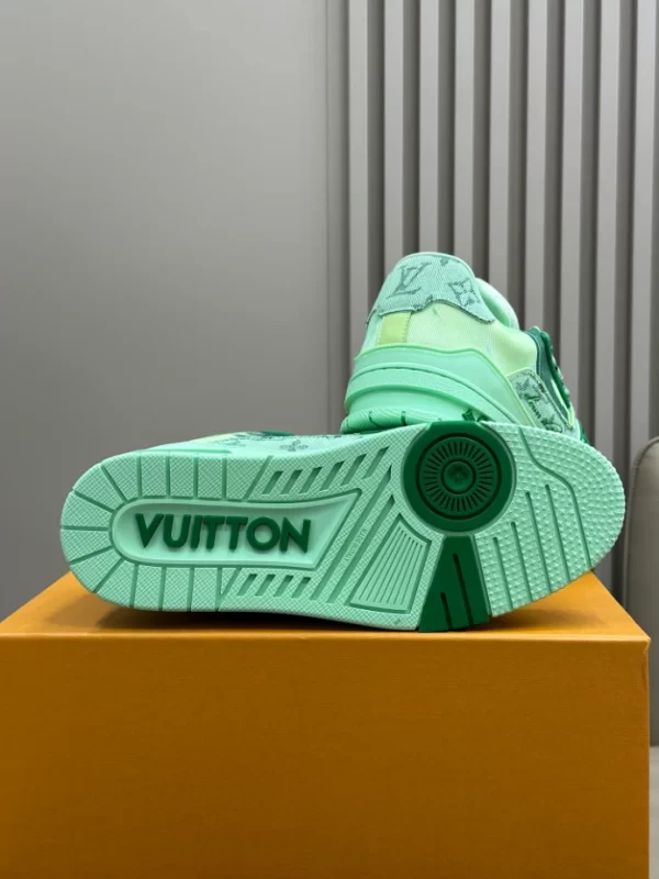 Louis Vuitton Trainer Sneaker - LS210