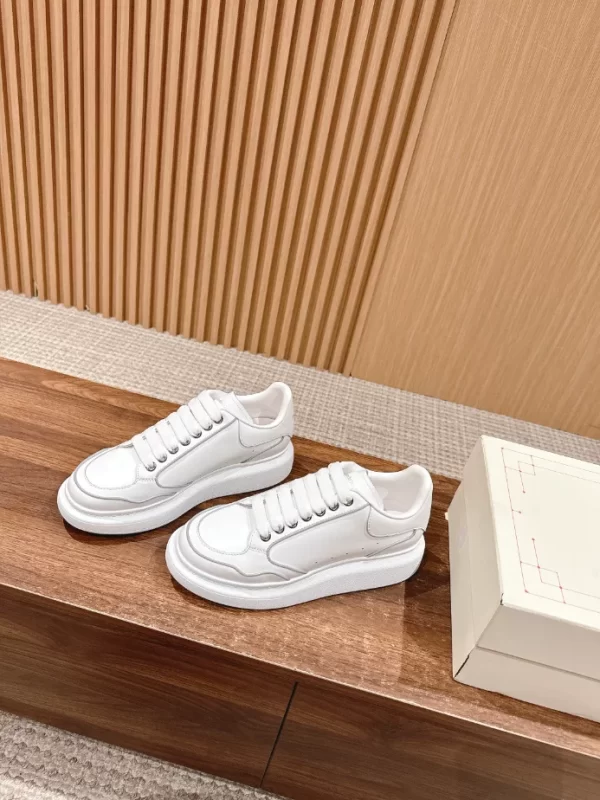 Alexander McQueen Oversized Sneaker - AS16