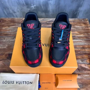 Louis Vuitton Trainer Sneaker - LS215