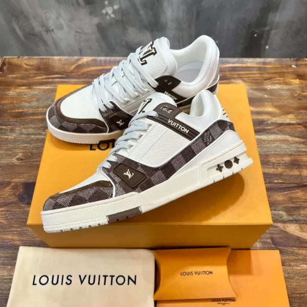 Louis Vuitton Trainer Sneaker - LS216