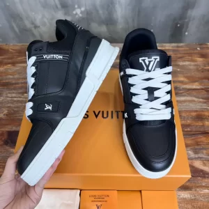 Louis Vuitton Trainer Sneaker - LS224