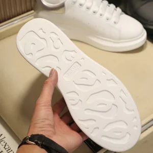 Alexander McQueen Oversized Sneaker - AS56