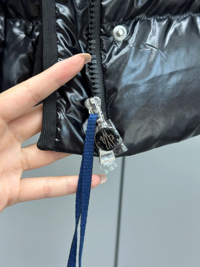 Moncler Barante Hooded Short Down Jacket - MK47