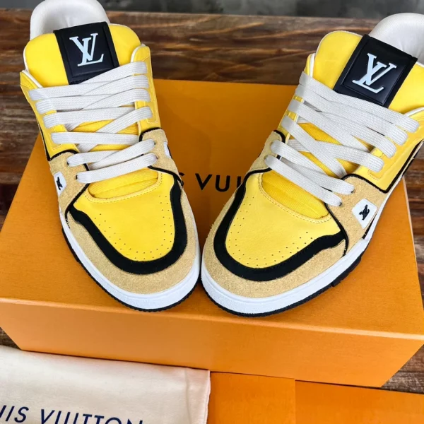 Louis Vuitton Trainer Sneaker - LS247