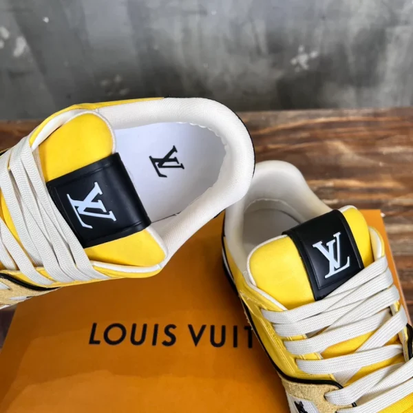 Louis Vuitton Trainer Sneaker - LS247