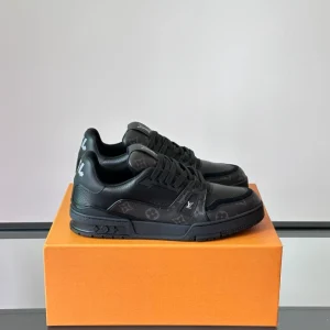 Louis Vuitton Trainer Sneaker - LS251