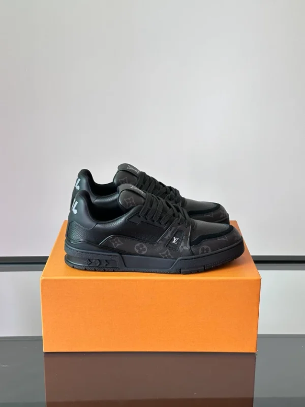 Louis Vuitton Trainer Sneaker - LS251