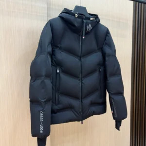 Moncler Jacket - MK070