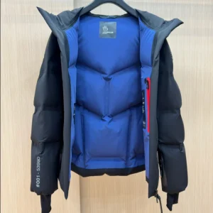 Moncler Jacket - MK070