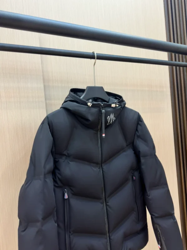 Moncler Jacket - MK070