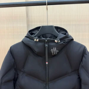 Moncler Jacket - MK070