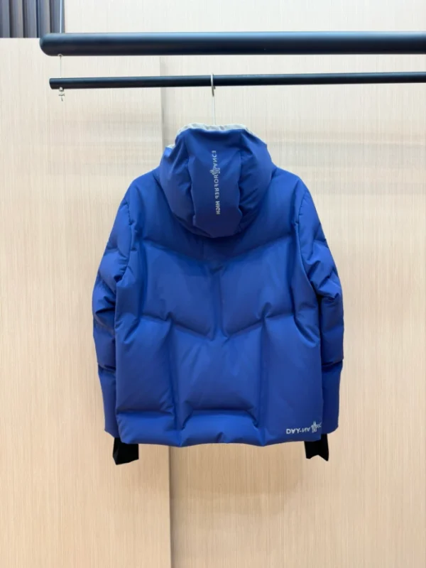 Moncler Jacket - MK071