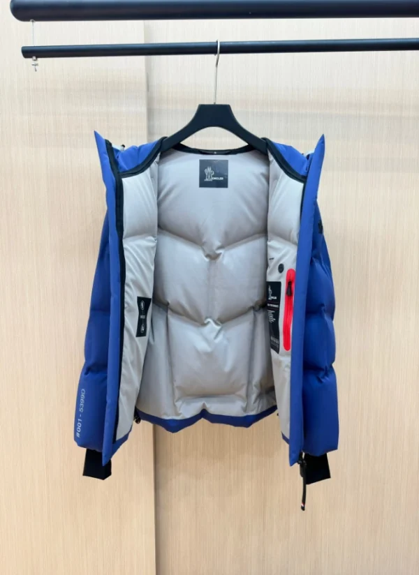 Moncler Jacket - MK071