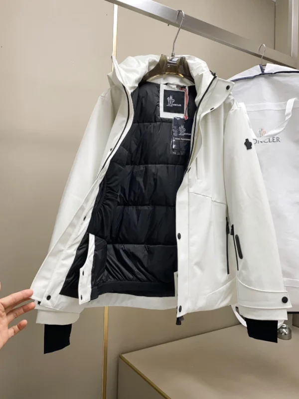 Moncler Jacket - MK074