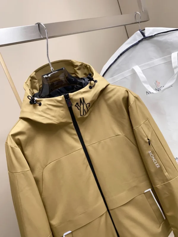 Moncler Jacket - MK075