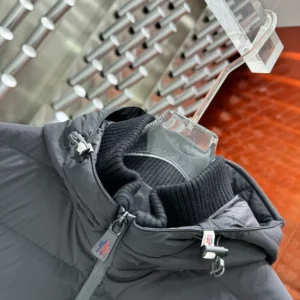 Moncler Jacket - MK079