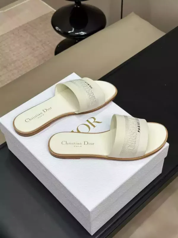 Dior Dway Slide White Calfskin and Embroidered Cotton - SD24