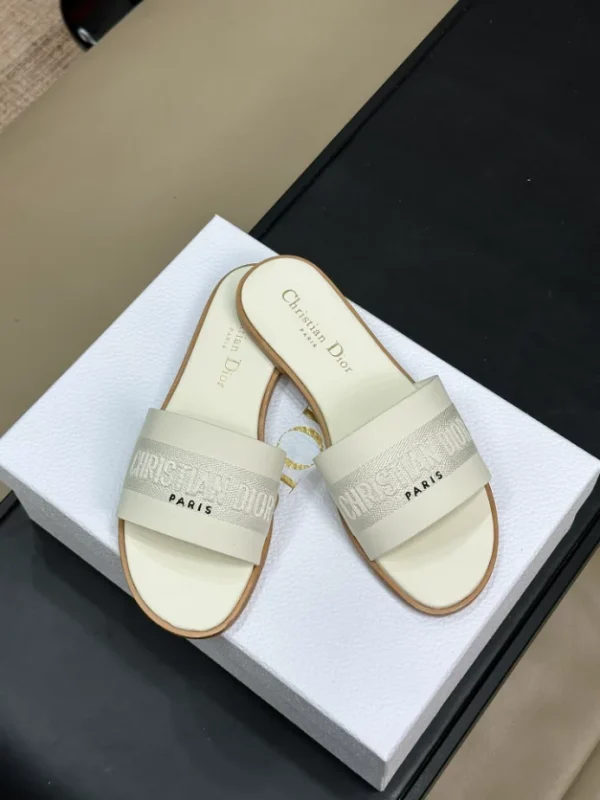 Dior Dway Slide White Calfskin and Embroidered Cotton - SD24