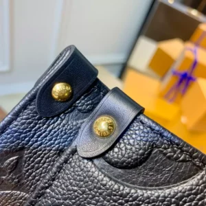 Louis Vuitton OnTheGo PM - L18