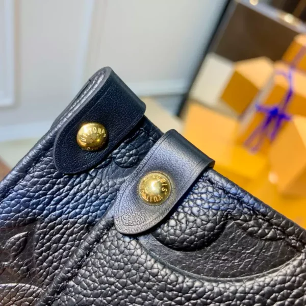 Louis Vuitton OnTheGo PM - L18
