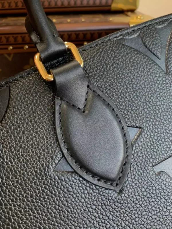 Louis Vuitton OnTheGo PM - L18