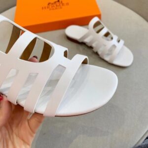 Hermes Camelia Slide Sandals In White Calfskin - HSM44