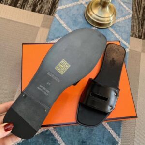 Hermes View Slide Sandals In Black Leather - HSM36