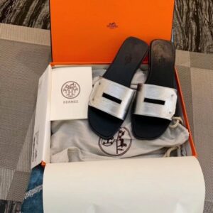 Hermes View Slide Sandals In Silver Epsom Calfskin - HSM37