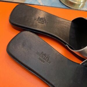 Hermes View Slide Sandals In Silver Epsom Calfskin - HSM37