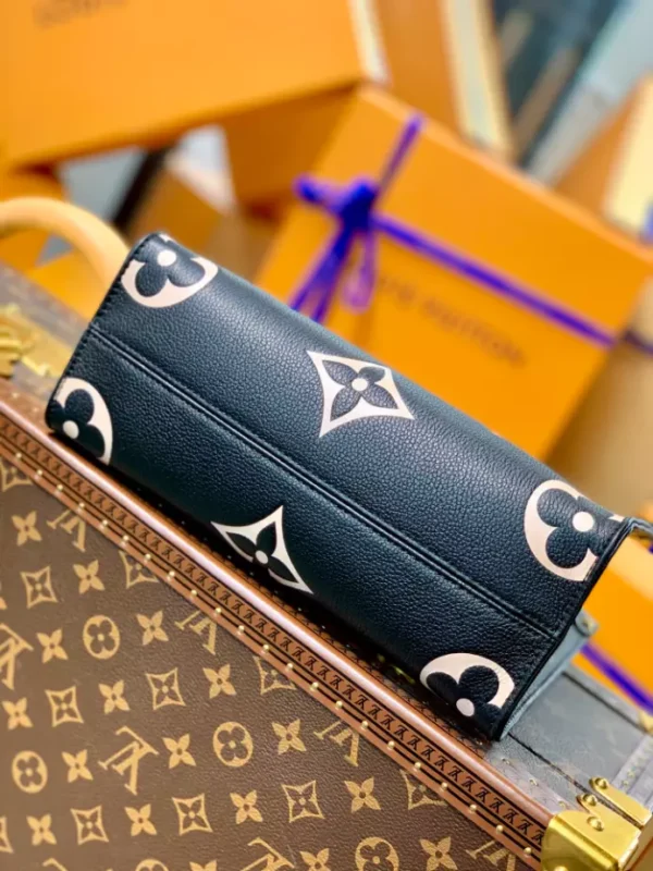 Louis Vuitton OnTheGo PM - L19