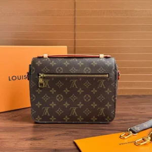 Louis Vuitton Pochette Métis Monogram Canvas