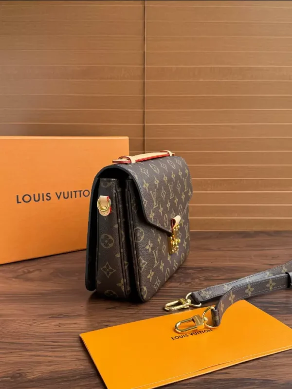 Louis Vuitton Pochette Métis Monogram Canvas