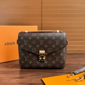 Louis Vuitton Pochette Métis Monogram Canvas