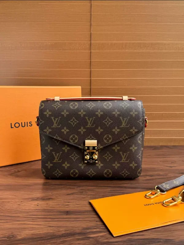 Louis Vuitton Pochette Métis Monogram Canvas