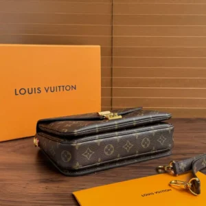 Louis Vuitton Pochette Métis Monogram Canvas