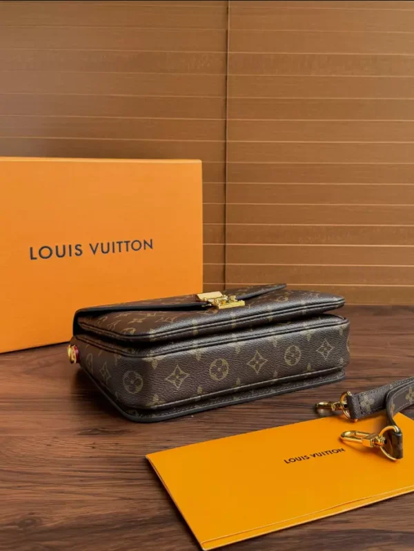 Louis Vuitton Pochette Métis Monogram Canvas