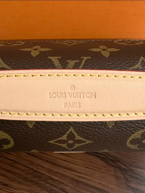 Louis Vuitton Pochette Métis Monogram Canvas