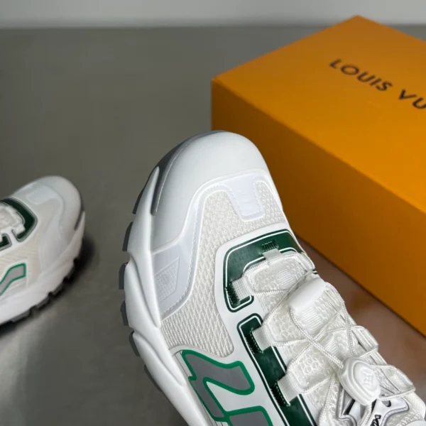 Louis Vuitton Runner Tatic Sneaker - LS277