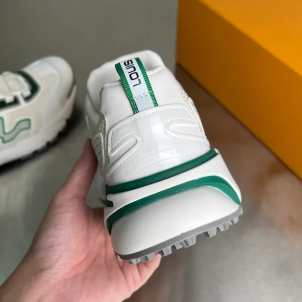 Louis Vuitton Runner Tatic Sneaker - LS277