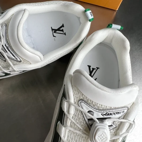 Louis Vuitton Runner Tatic Sneaker - LS277