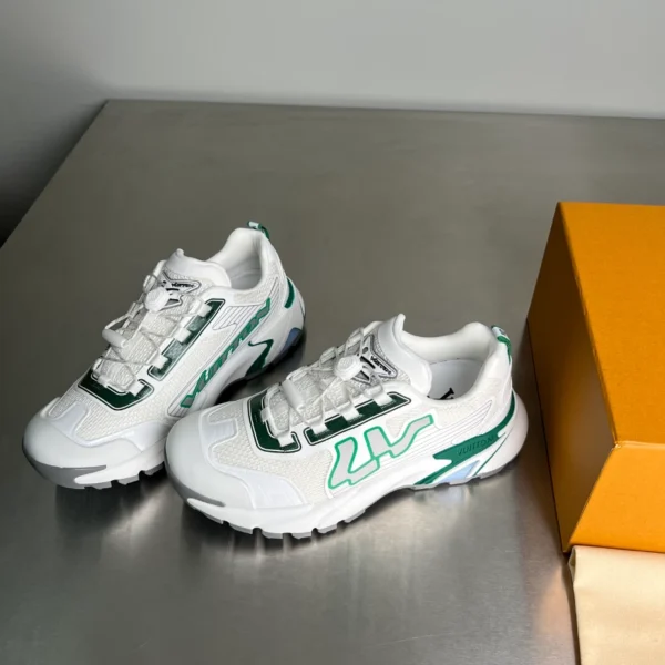 Louis Vuitton Runner Tatic Sneaker - LS277