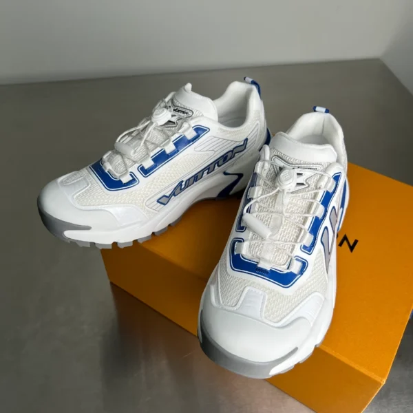 Louis Vuitton Runner Tatic Sneaker - LS278