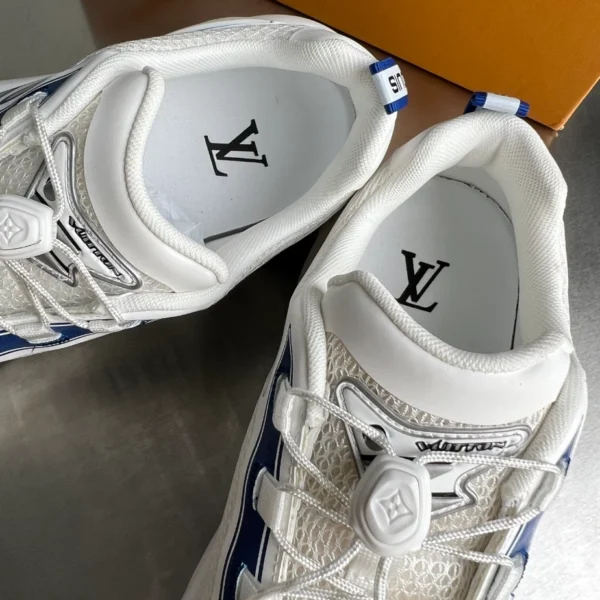 Louis Vuitton Runner Tatic Sneaker - LS278