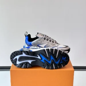 Louis Vuitton Runner Tatic Sneaker - LS290
