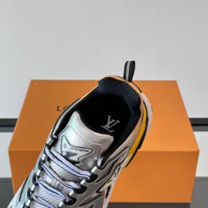 Louis Vuitton Runner Tatic Sneaker - LS291