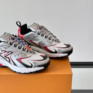 Louis Vuitton Runner Tatic Sneaker - LS292
