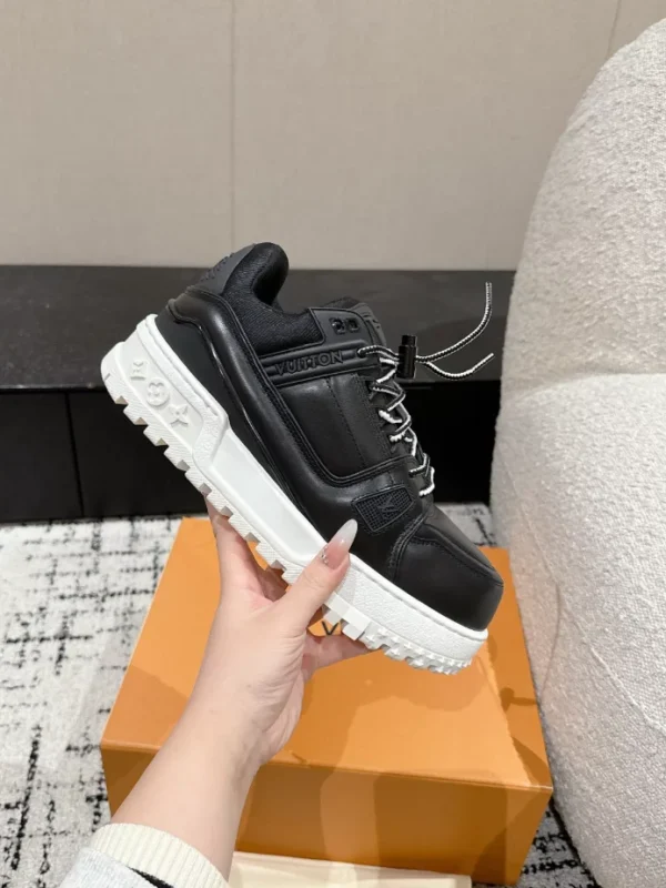Louis Vuitton Trainer Maxi Sneaker - LS283